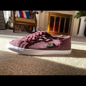 G by Guess Women’s Size 12 Burgundy LowTop Sneaker